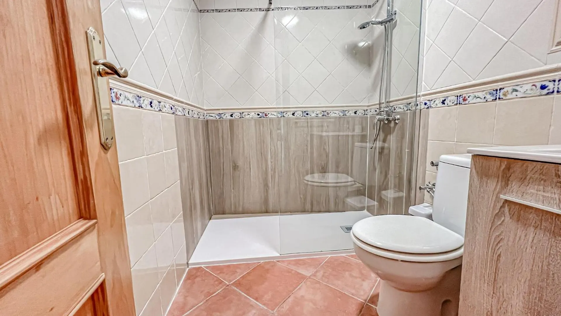 Charming Nerja Apartment With Sea Views